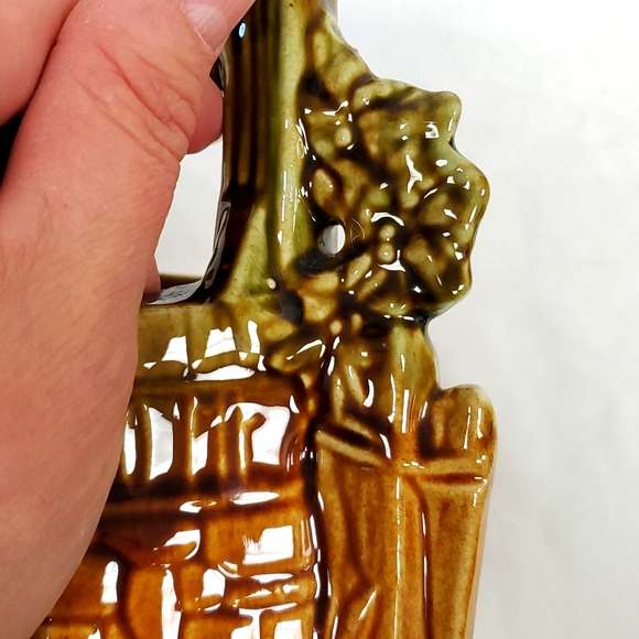 - Vintage glazed ceramic majolica wishing well planter by "McCoy" USA - Picture 6 of 7